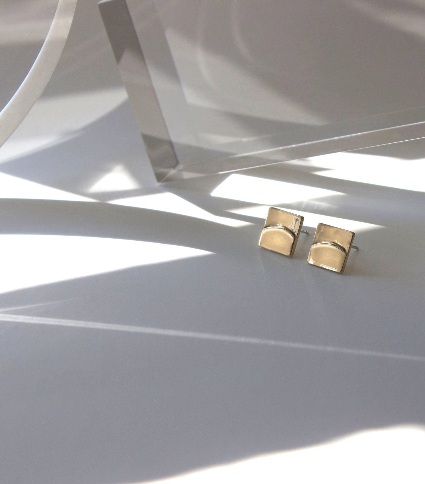 Balance Stud Earrings: Yellow Bronze