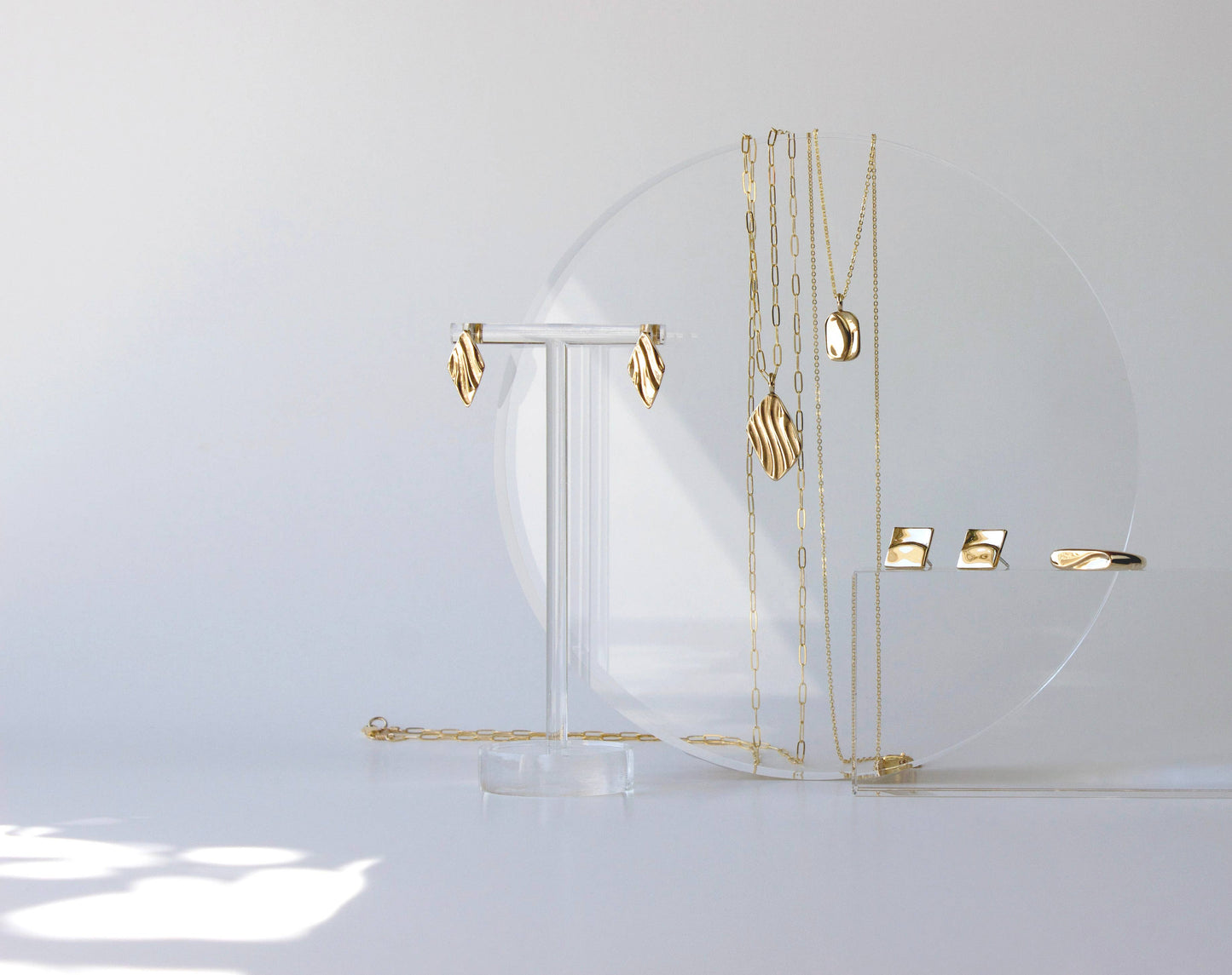 Balance Stud Earrings: Yellow Bronze