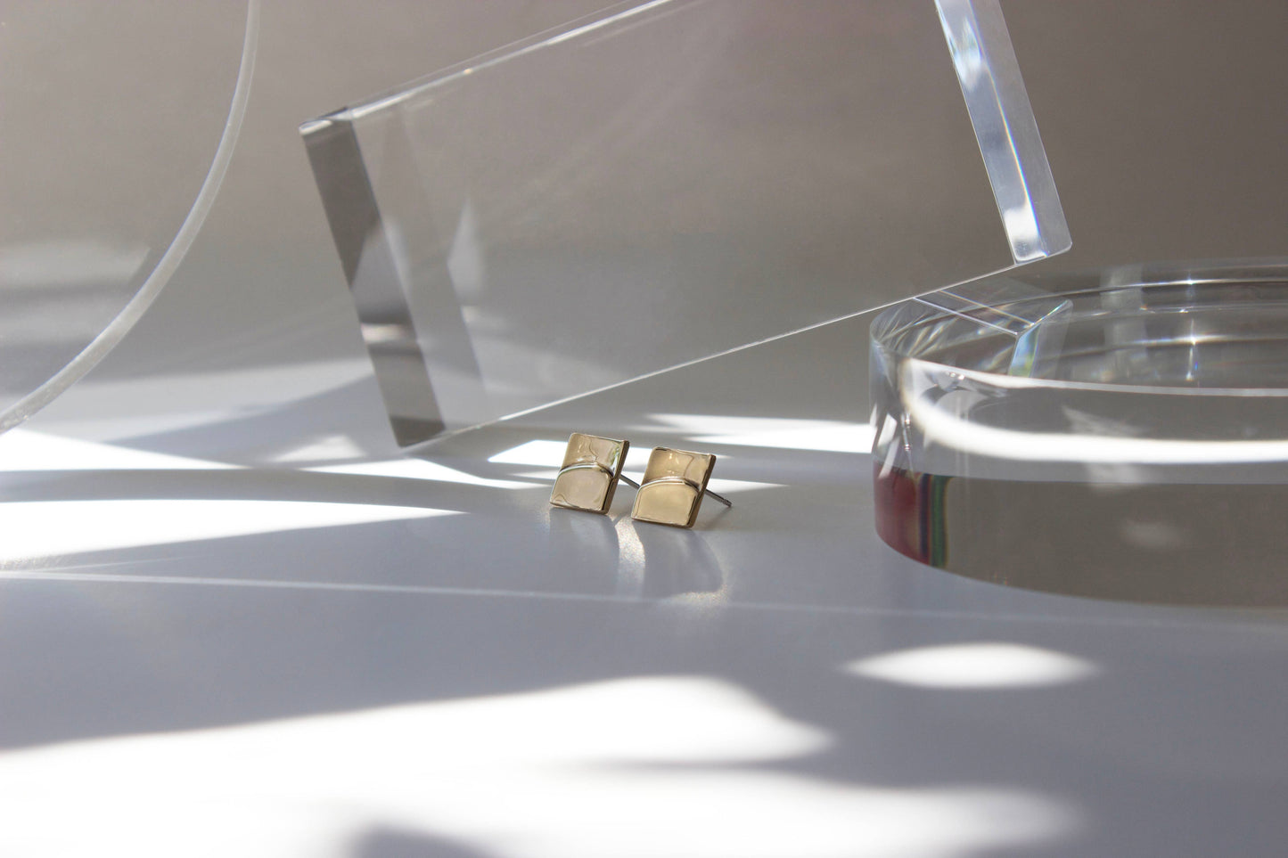 Balance Stud Earrings: Yellow Bronze