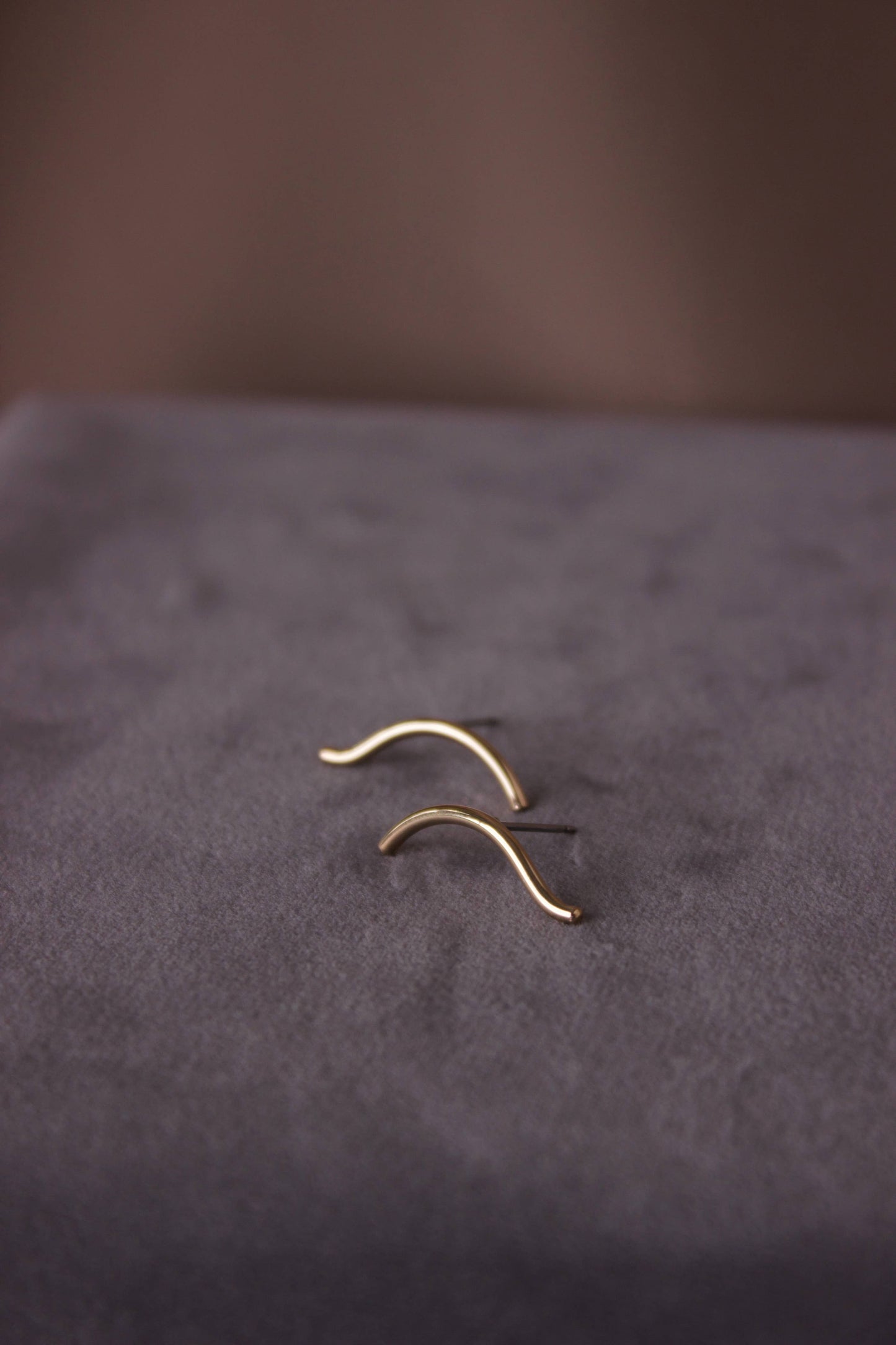 Curve Stud Earrings: 14K Gold Fill