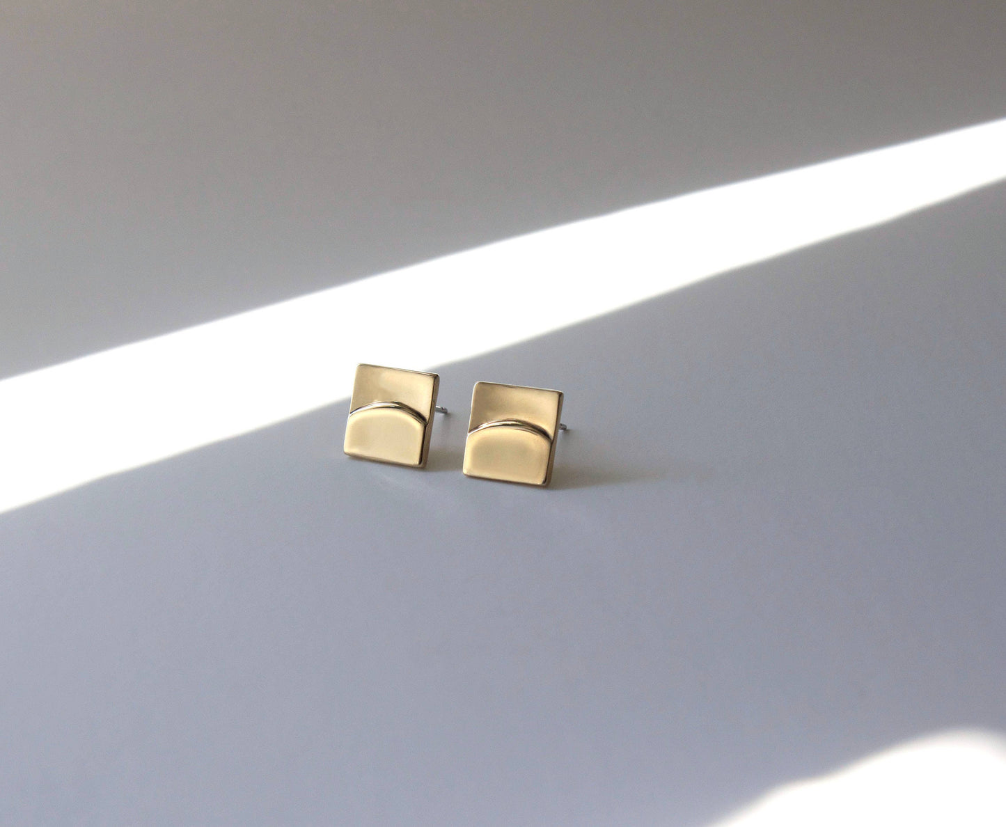 Balance Stud Earrings: Yellow Bronze