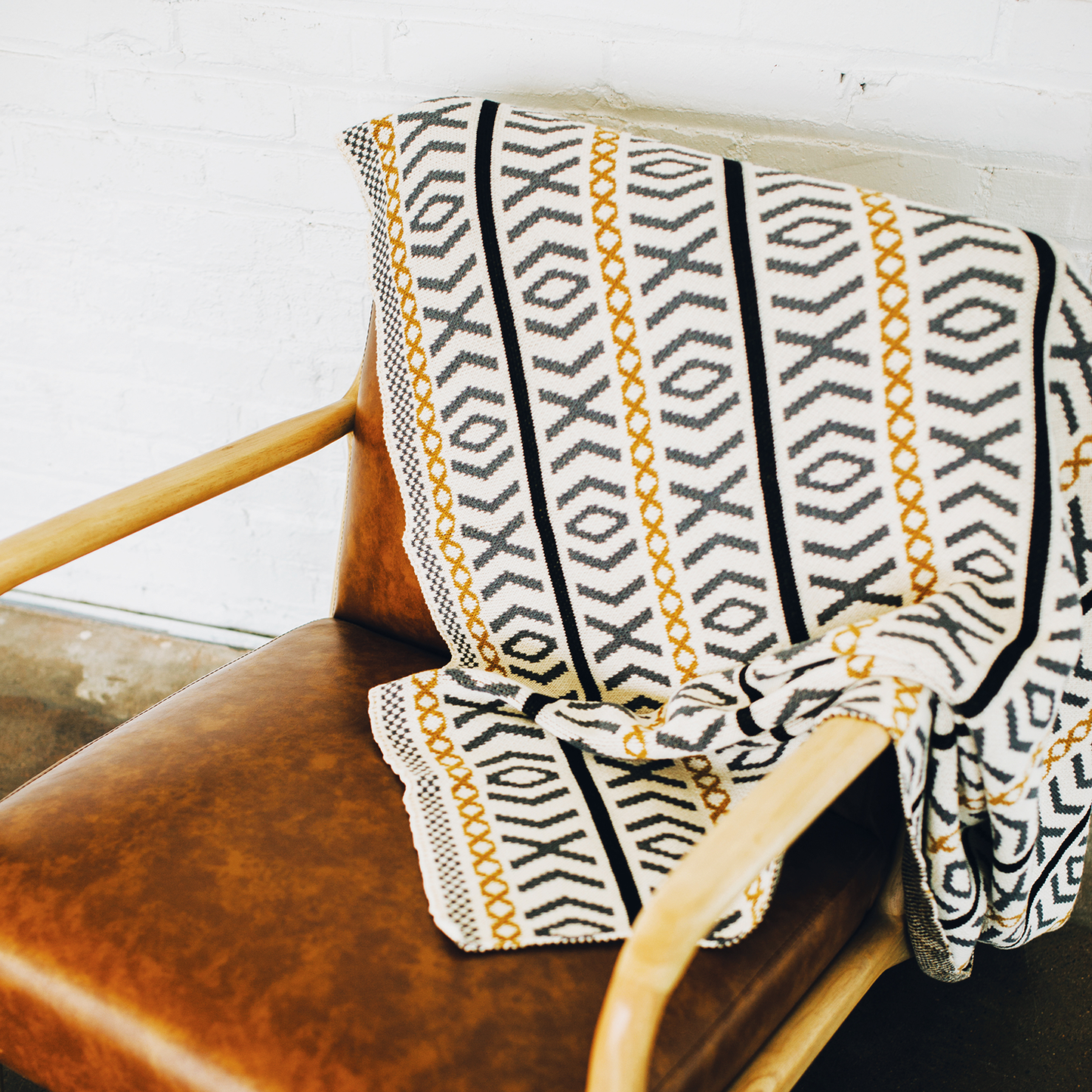 Otok Throw