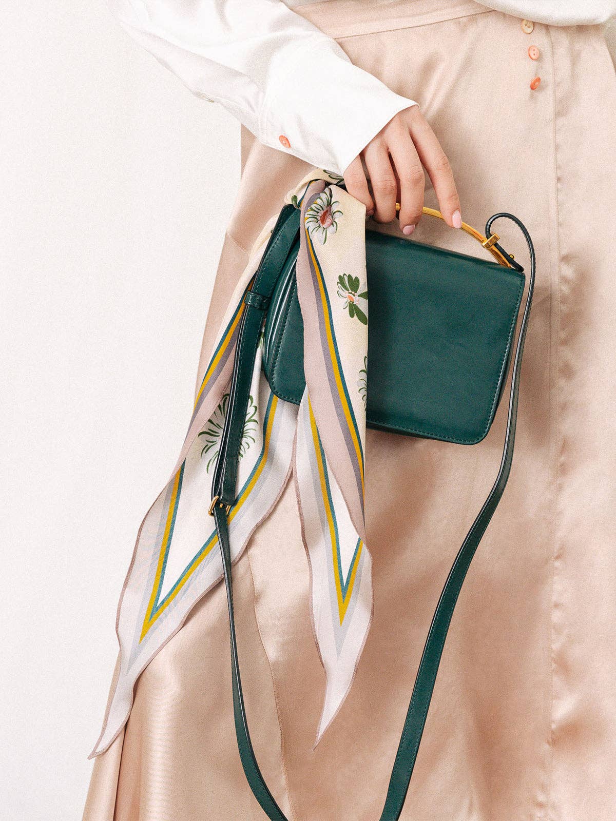 Daisy Silk Diamond Neckerchief: Agate Grey