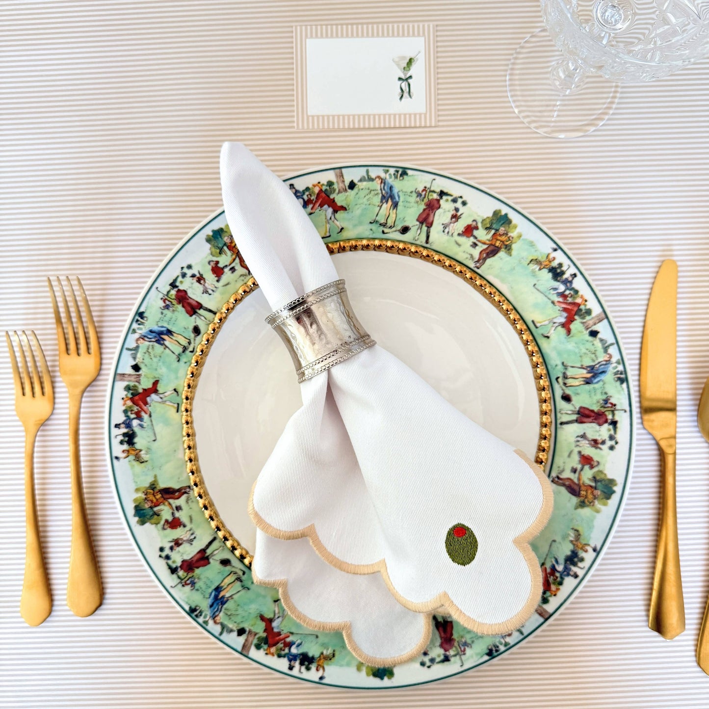 Scalloped Olive Embroidered Dinner Napkin Set