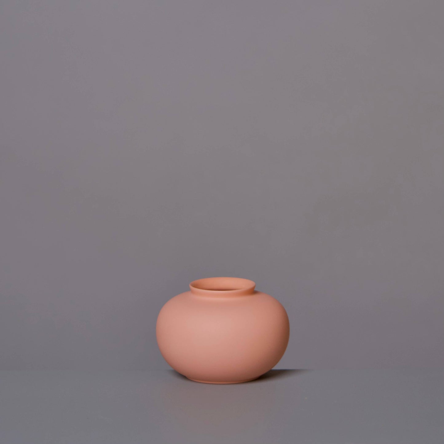 Matte Porcelain Mini Apple Vase: Lilac Grey