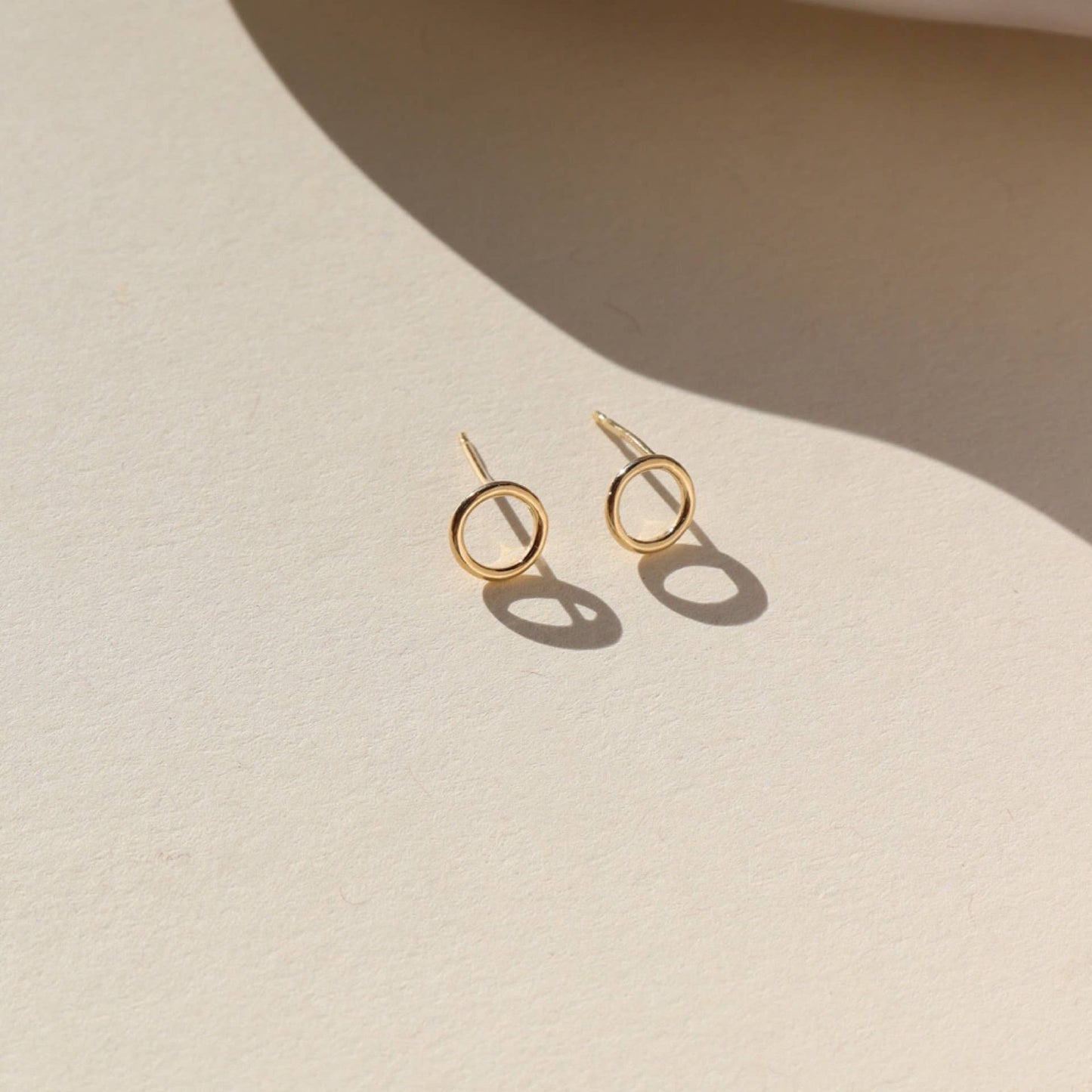 Circle Stud Earrings in 14k Gold Fill