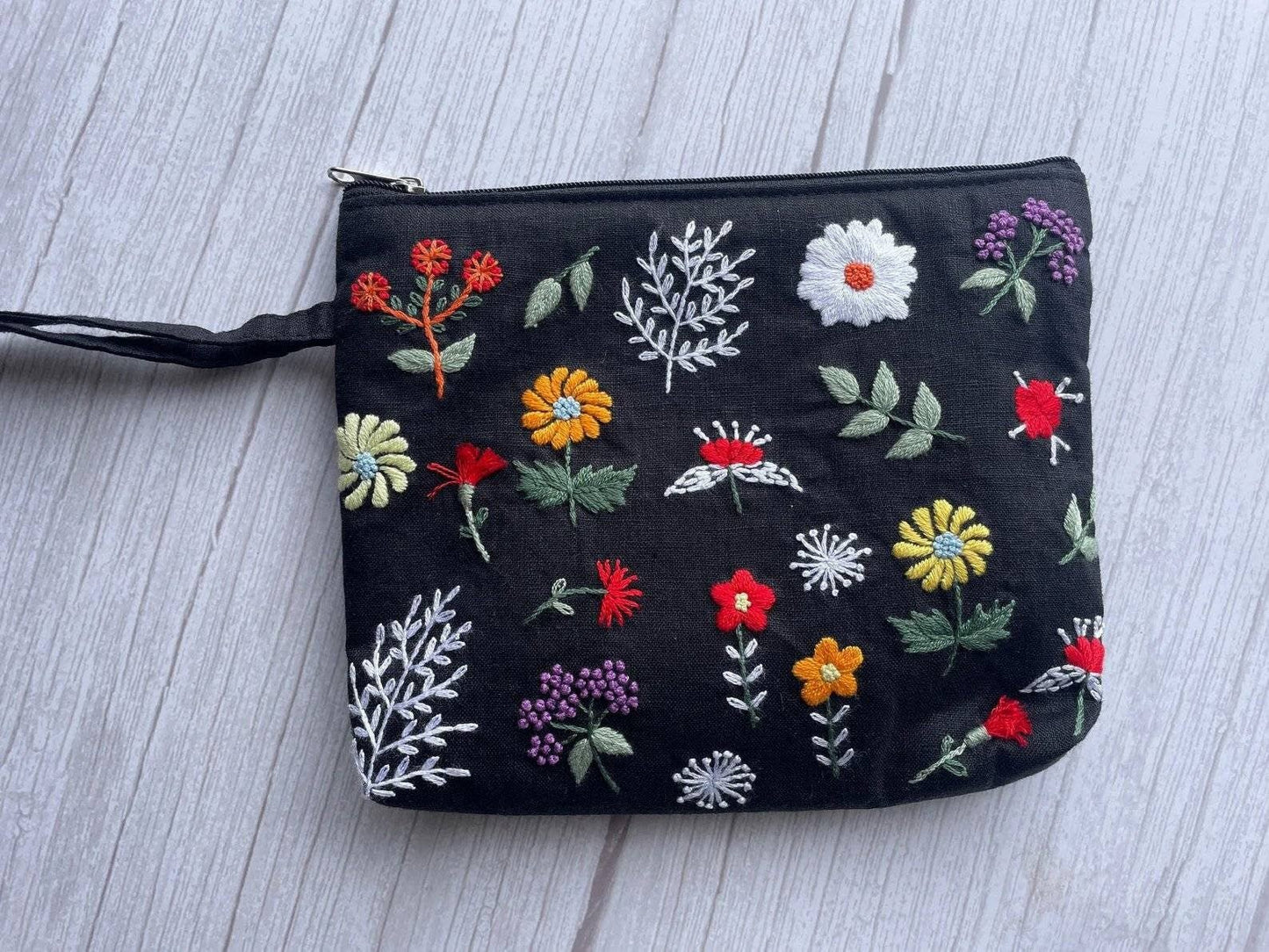 Daisy Embroidered Pouch
