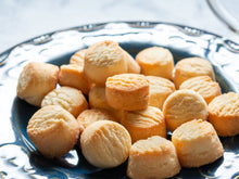 Load image into Gallery viewer, Classic Shortbread &quot;Shorties&quot; (8 oz Gift Box)
