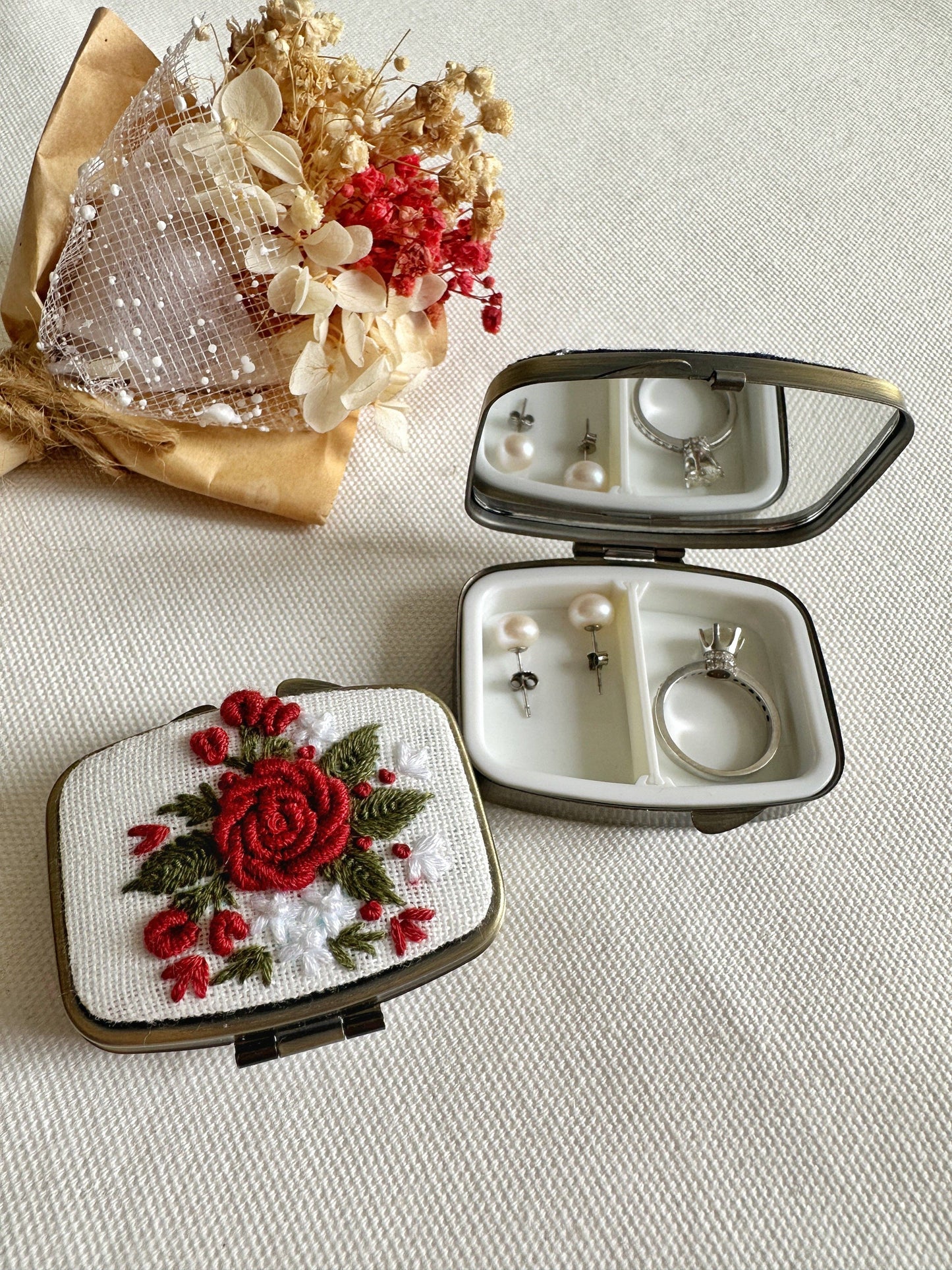 Embroidered White Roses Jewelry Box