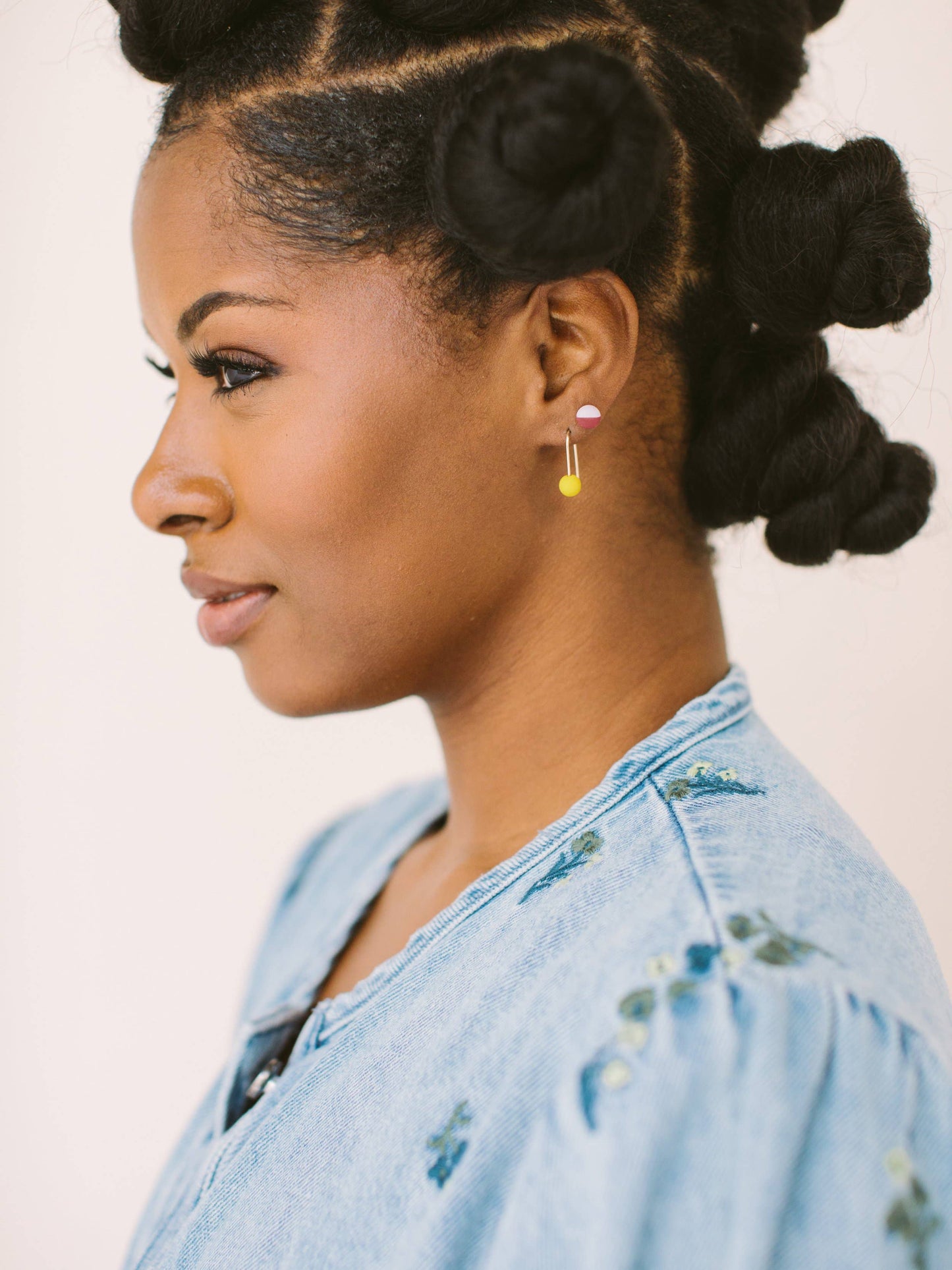 Dainty Dot Earrings: Sundance / Gold