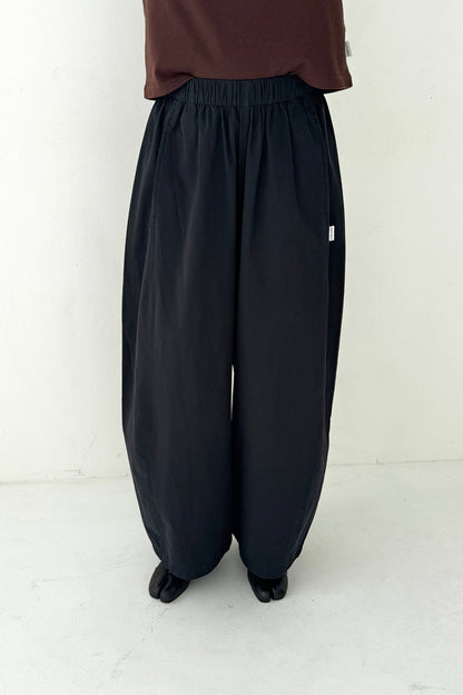 Cotton Parachute Pant: Black