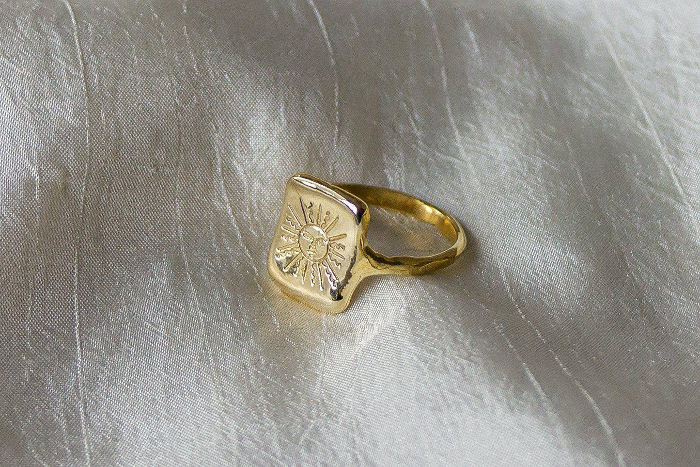 The Sun Tarot Ring: Brass