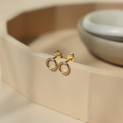 Circle Stud Earrings in 14k Gold Fill