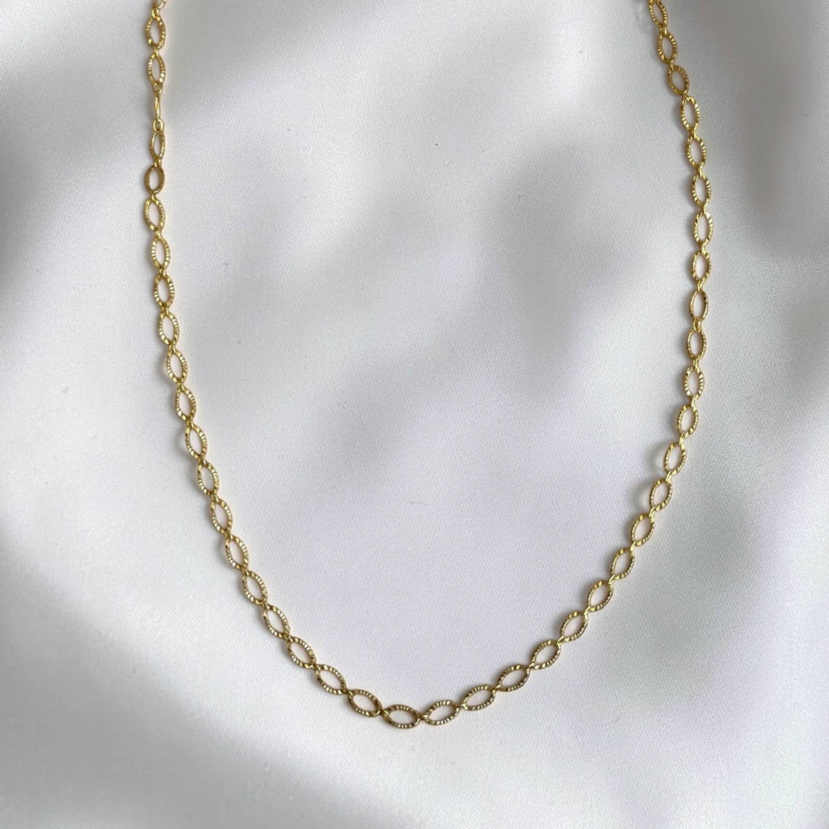 Aura Oval Starburst Chain Necklace Gold Filled