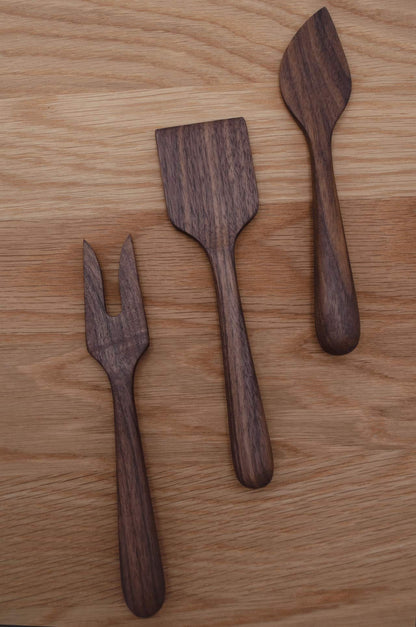 6.5" Walnut Wood Cheese Set