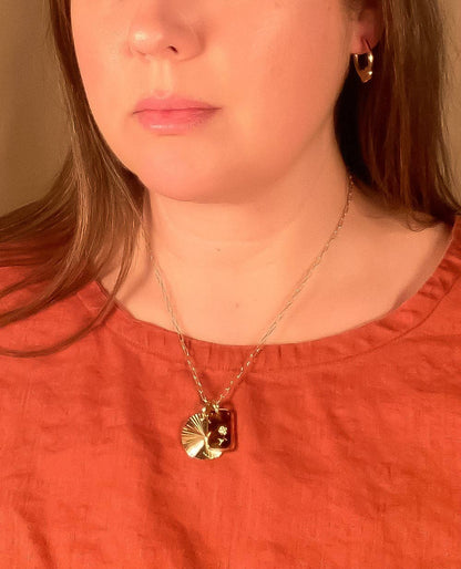 Tortoise Glass & Sunburst Charm Necklace: 20"