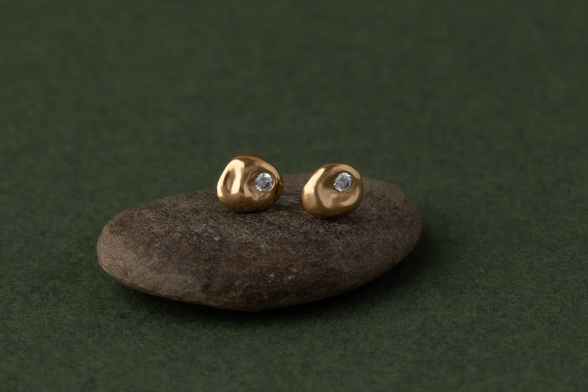YEWŌ Collective - Pebble Studs: Olive