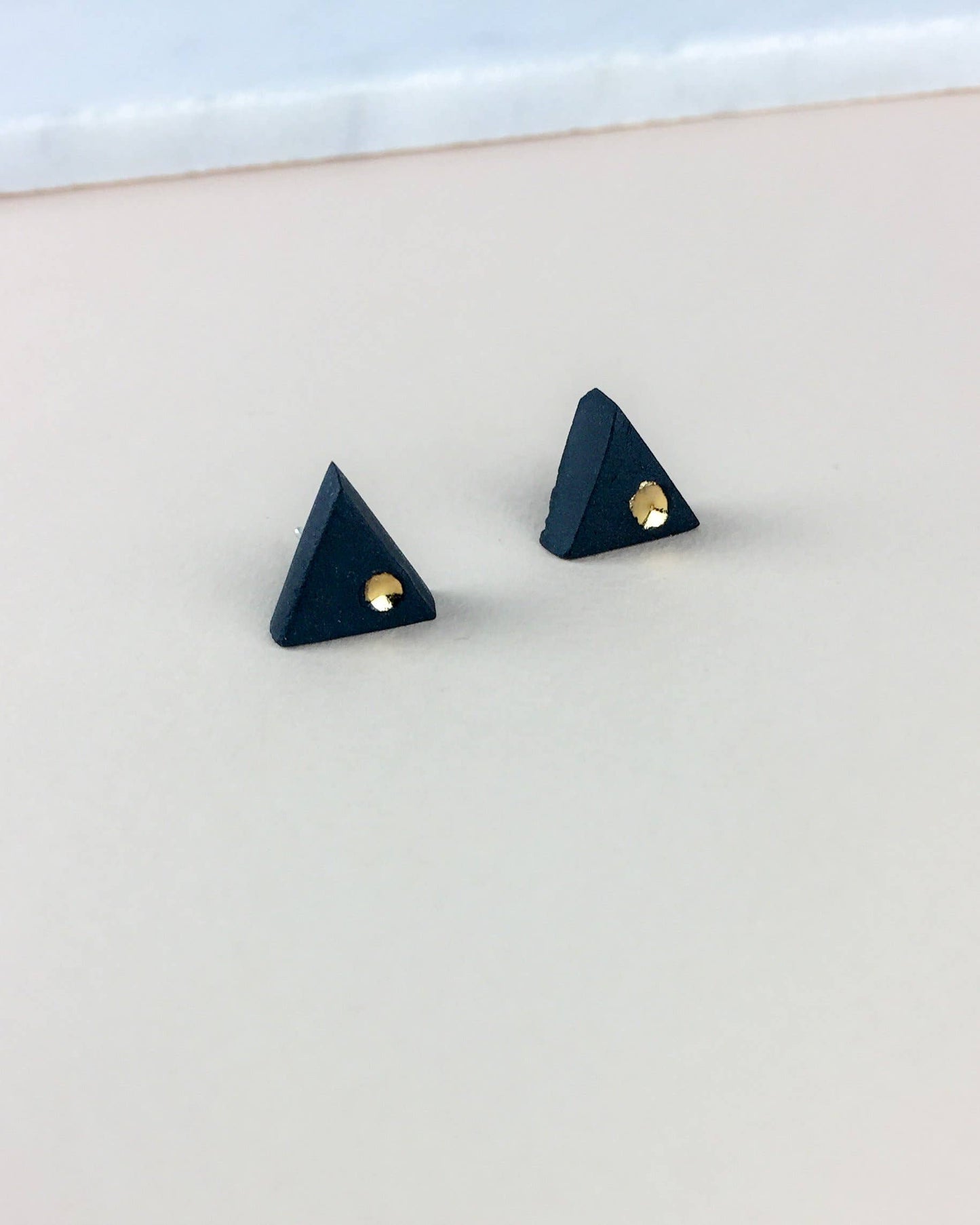 Porcelain Triangle, Gold Accent: White