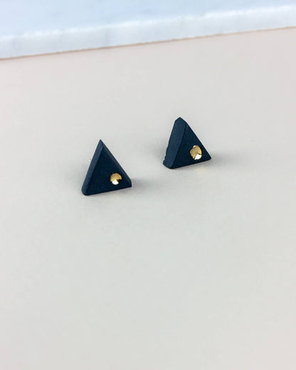 Porcelain Triangle, Gold Accent: Black