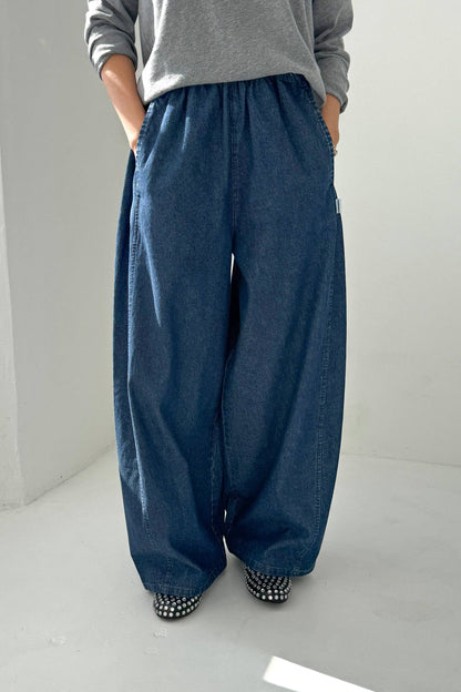 Cotton Parachute Pant: Black