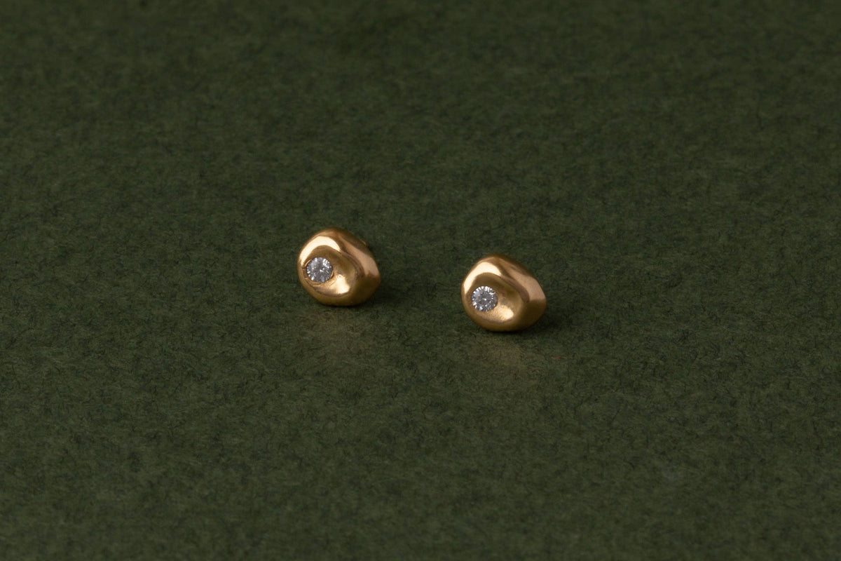YEWŌ Collective - Pebble Studs: Olive