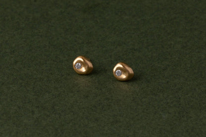 YEWŌ Collective - Pebble Studs: Olive
