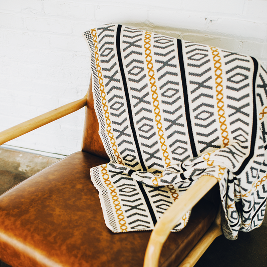 Otok Throw
